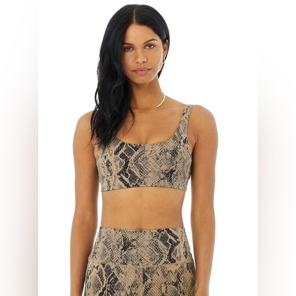 Alo Vapor Snake Skin bra In Gravel Size M. Never been worn ✨